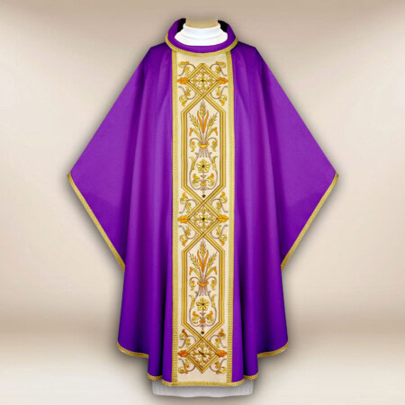 Chasuble violette brodée avec ceinture