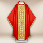 Chasuble rouge brodée avec ceinture