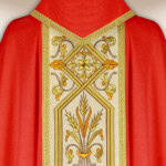 Chasuble rouge brodée avec ceinture