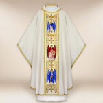 Chasuble brodée liturgique avec l'image des Archanges