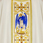 Chasuble brodée liturgique avec l'image des Archanges
