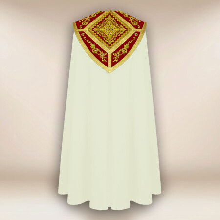 chape liturgique écrue avec galons bordeaux