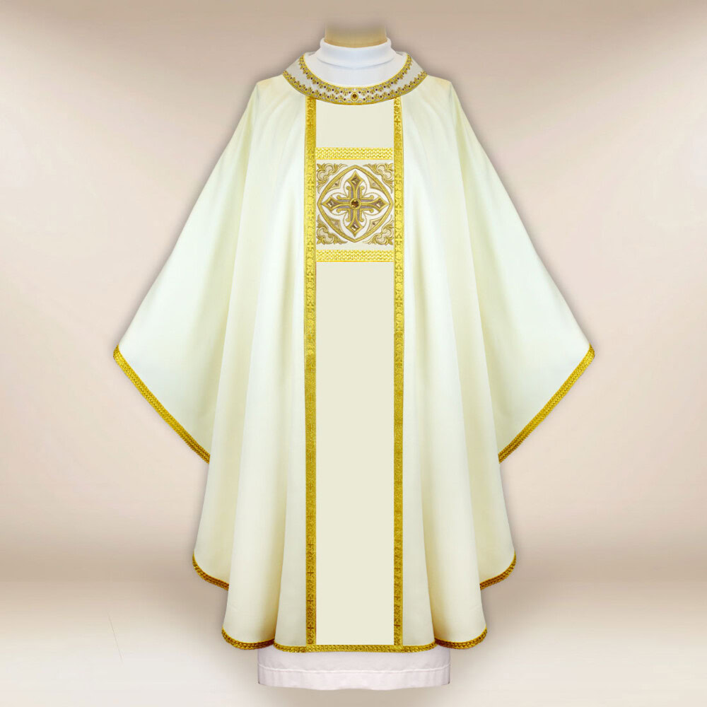 Chasuble brodée écrue avec croix