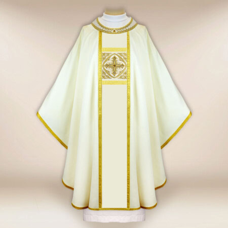 Chasuble brodée écrue avec croix
