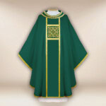 Chasuble liturgique verte brodée avec ceinture