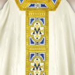 Chasuble liturgique mariale brodée