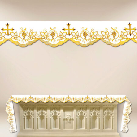 Nappe brodée avec un magnifique brodé doré
