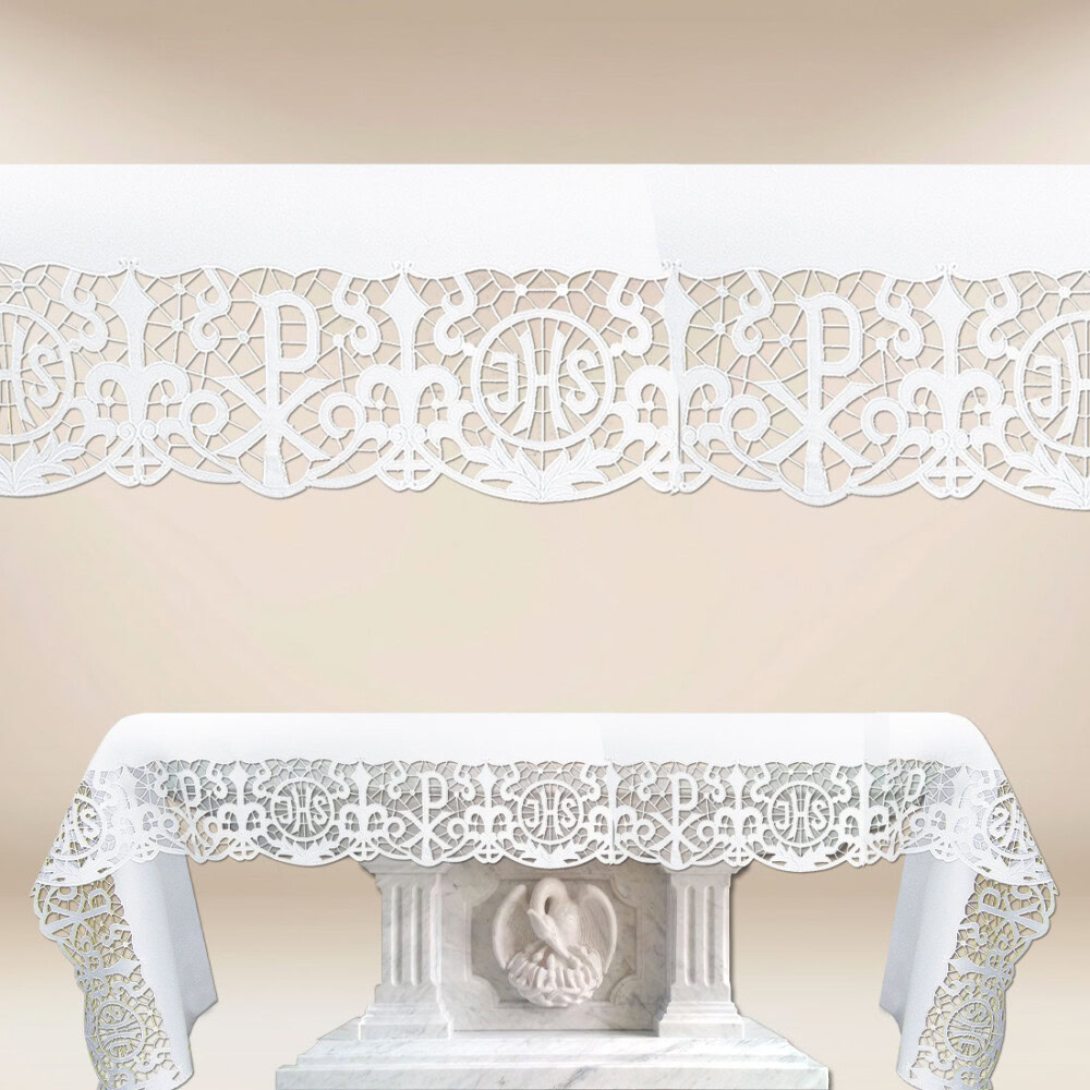 Nappe brodée avec motif IHS en broderie blanche