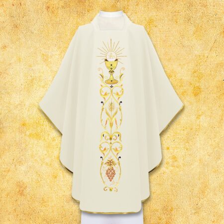 Belle chasuble brodée écrue avec motif de calice