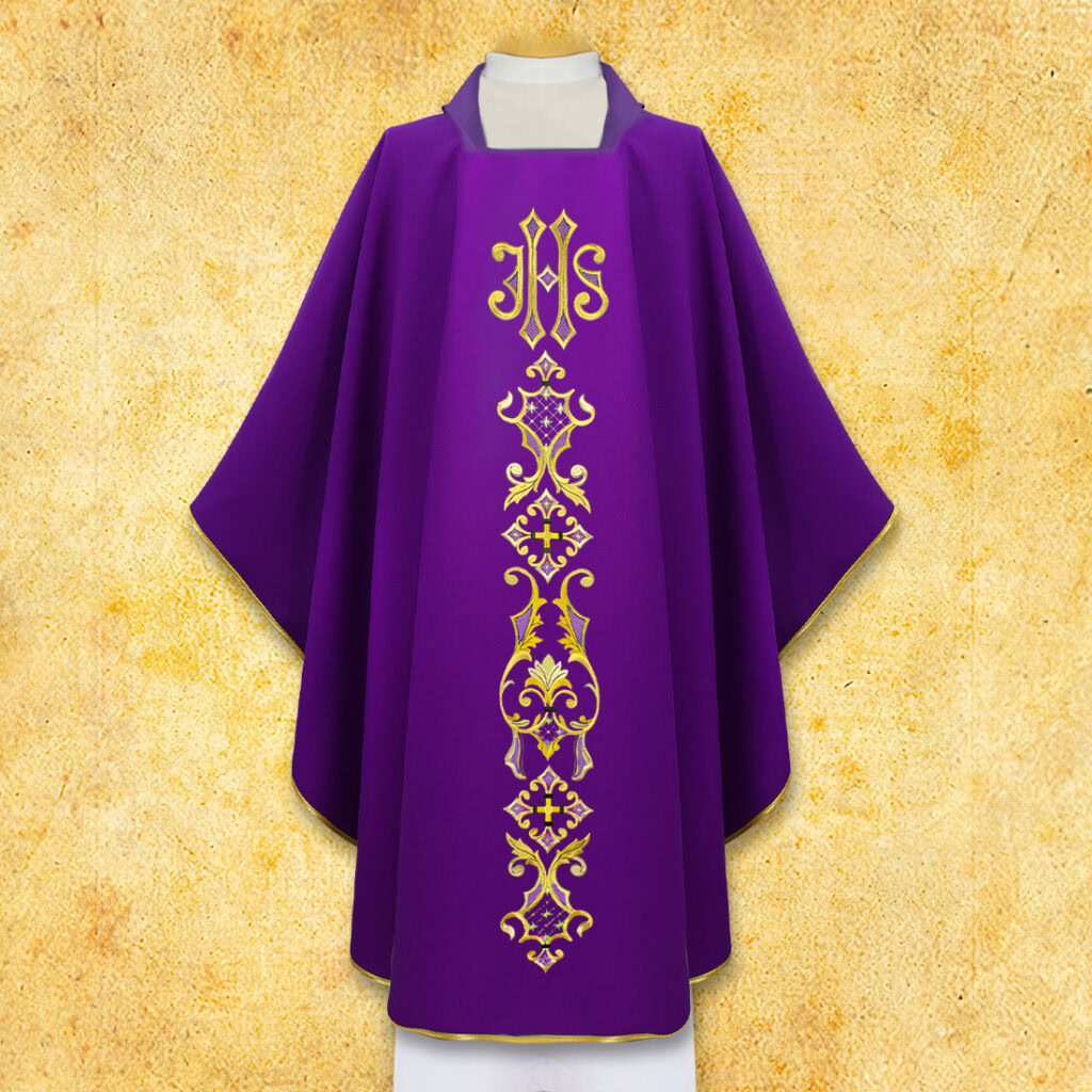 Chasuble liturgique brodée violette avec le syNotre-Dameole IHS