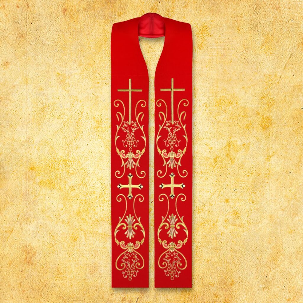 Étole liturgique avec motif de croix rouge
