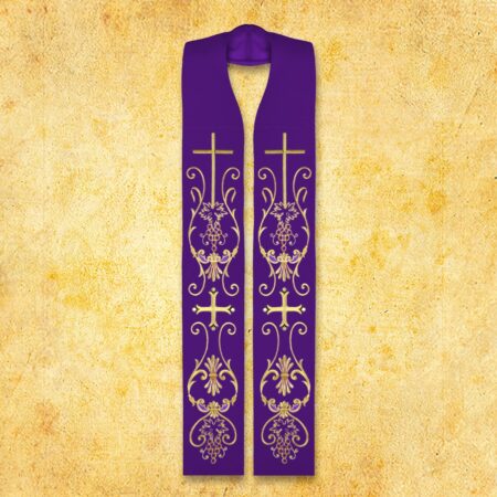 Étole liturgique avec motif de croix violette