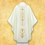 Chasuble liturgique avec motif de croix écru