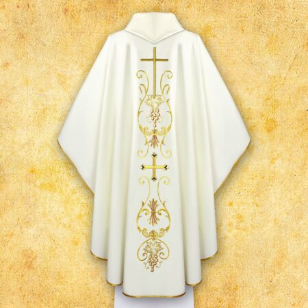 Chasuble liturgique avec motif de croix écru