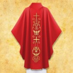 Chasuble liturgique avec motif de croix