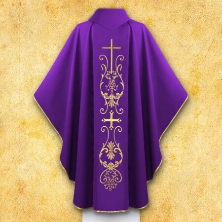 Chasuble liturgique avec motif de croix