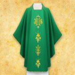 Chasuble liturgique avec IHS