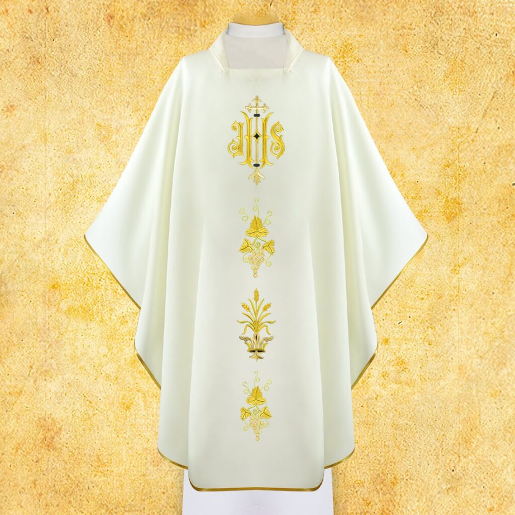 Chasuble liturgique avec IHS