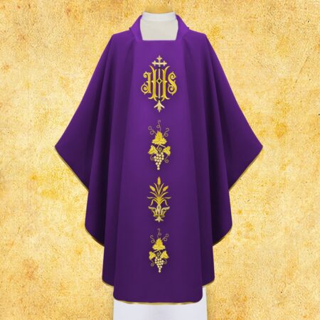 Chasuble liturgique avec IHS