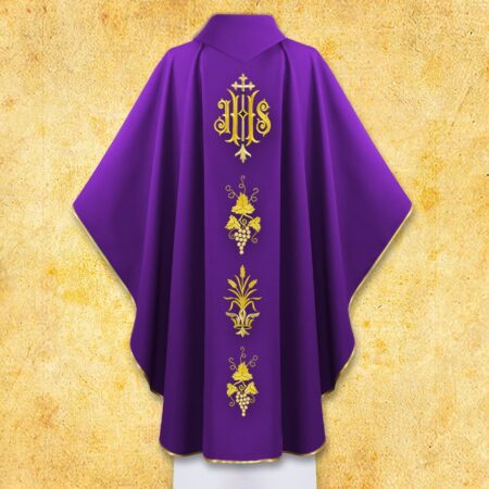 Chasuble liturgique avec IHS