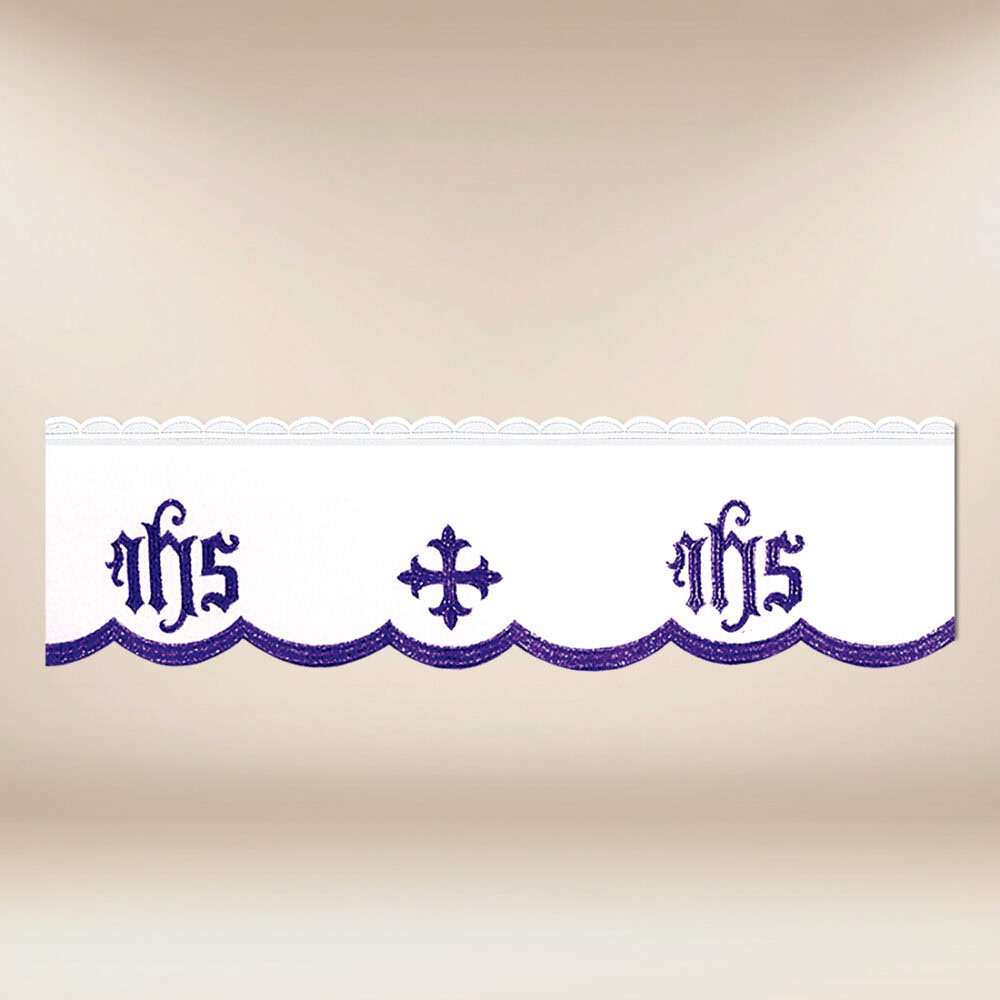 Dentelle liturgique brodée violette