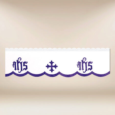 Dentelle liturgique brodée violette