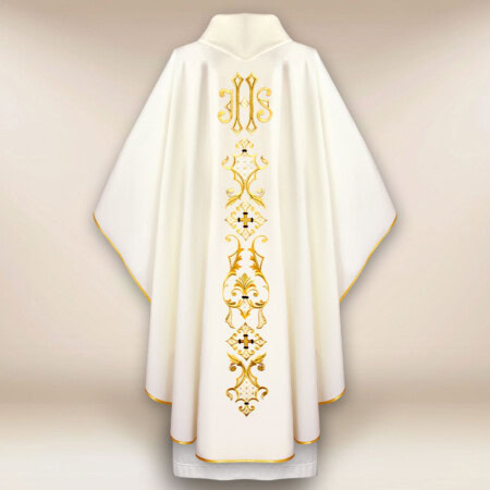 Chasuble liturgique brodée ecru avec le syNotre-Dameole IHS