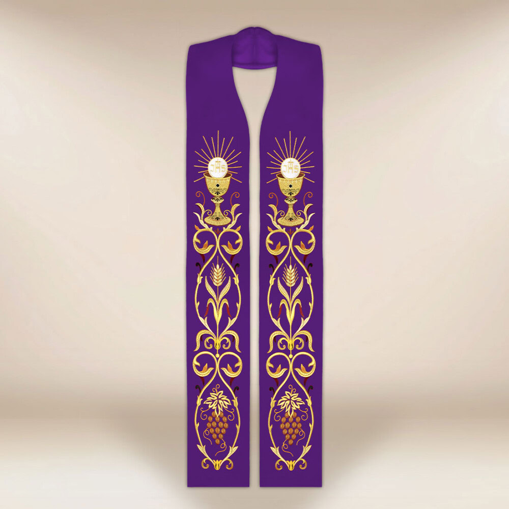 Étole liturgique brodée violette avec motif de calice