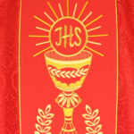 Chasuble avec ceinture brodée