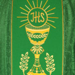 Chasuble avec ceinture brodée