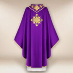 Chasuble liturgique brodée violette