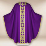 Chasuble liturgique violette brodée