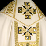 Chasuble liturgique écrue brodée