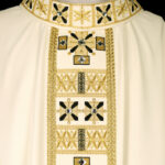 Chasuble liturgique écrue brodée