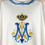 Chasuble mariale brodée écrue