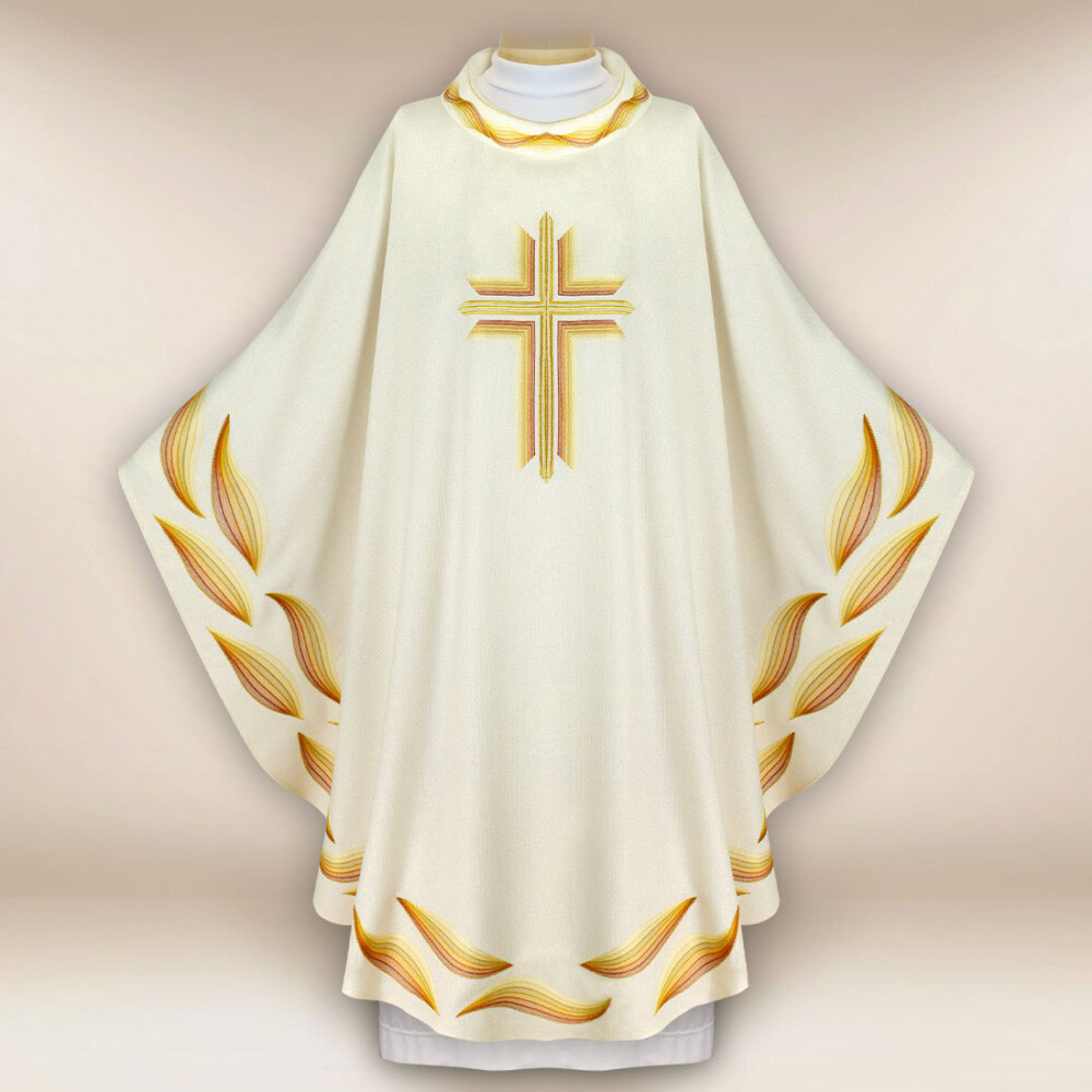 Chasuble brodée écru