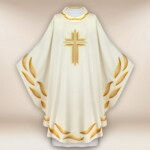 Chasuble brodée écru