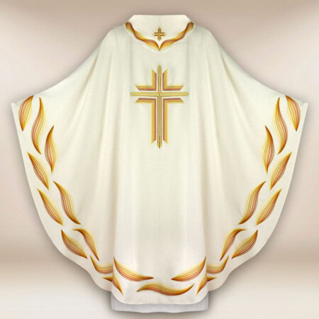 Chasuble brodée écru