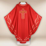 Chasuble brodée rouge