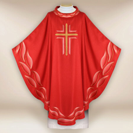 Chasuble brodée rouge