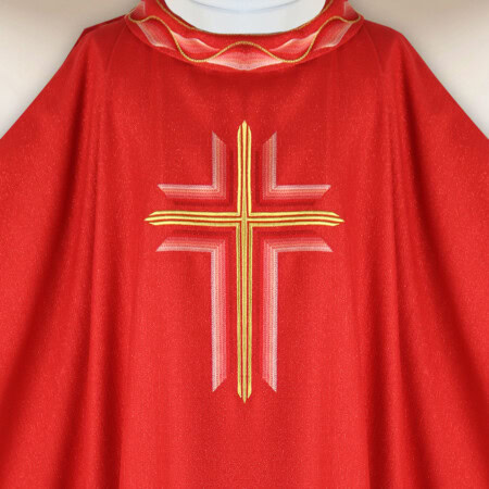 Chasuble brodée rouge