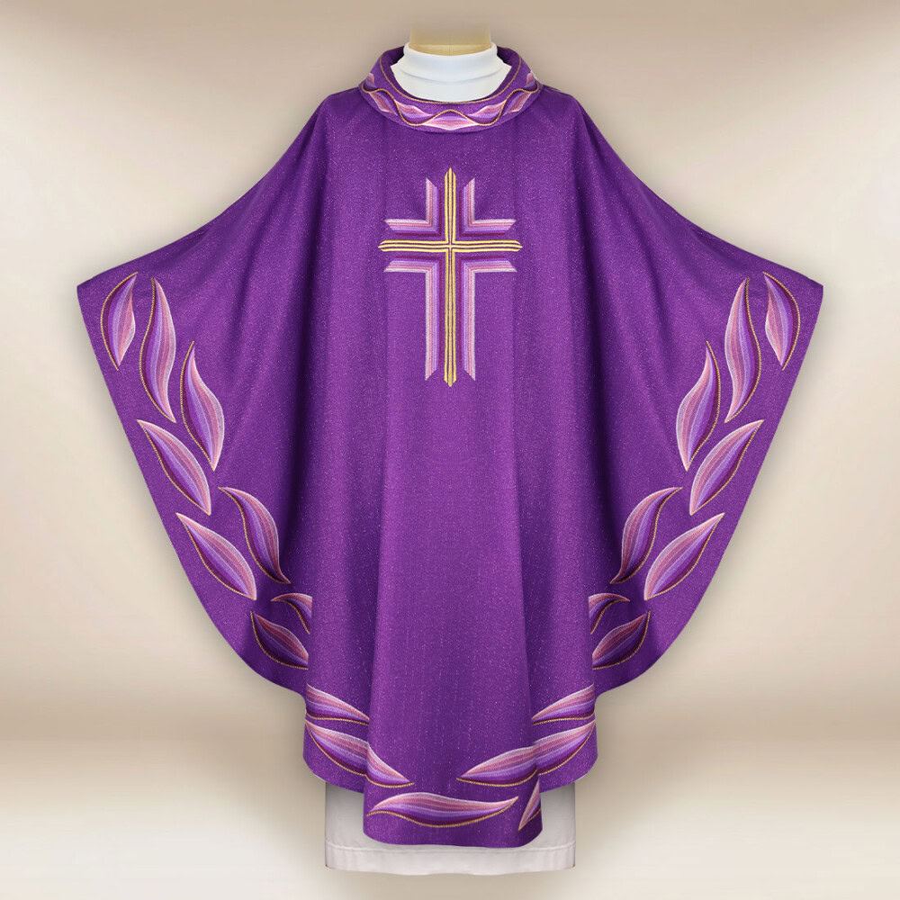 Chasuble brodée violet