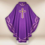 Chasuble brodée violet