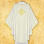 Chasuble liturgique brodée IHS écru