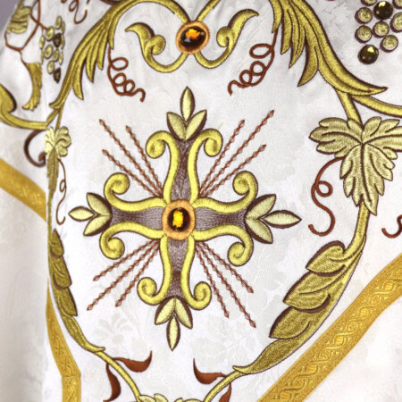 Chasuble brodée écrue avec croix