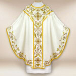 Chasuble brodée écrue avec croix