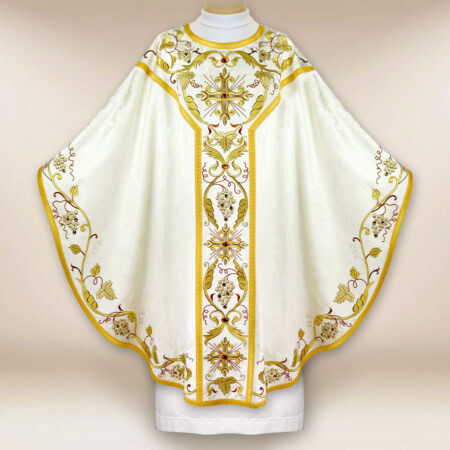 Chasuble brodée écrue avec croix