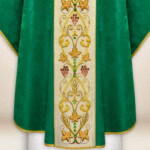 Chasuble brodée avec motif de calice