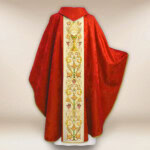 Chasuble brodée avec motif de calice