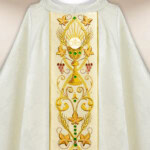 Chasuble brodée avec motif de calice